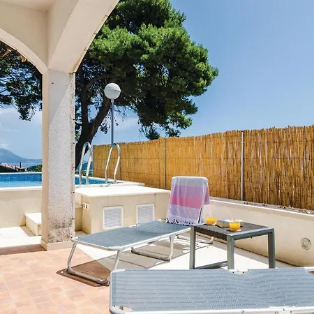 With Sea View 02 아파트