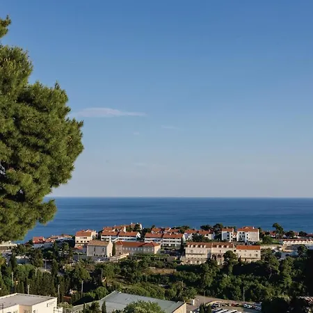 Apartment With Sea View 02