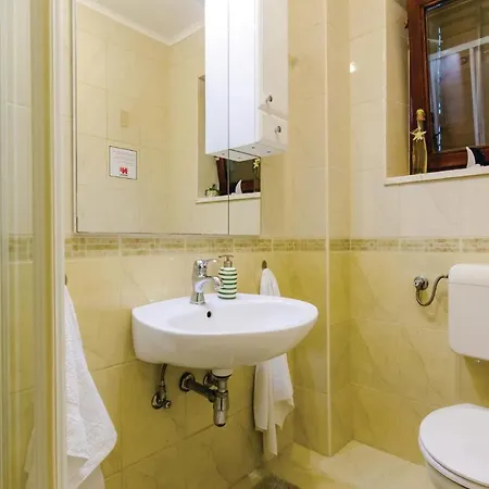 Apartment With Sea View 02 *