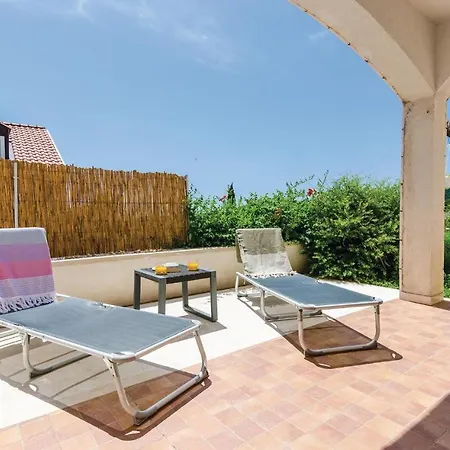 Apartment With Sea View 02 *