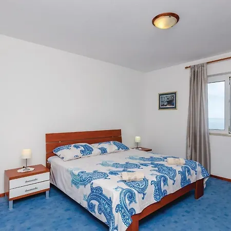 Διαμέρισμα With Sea View 02