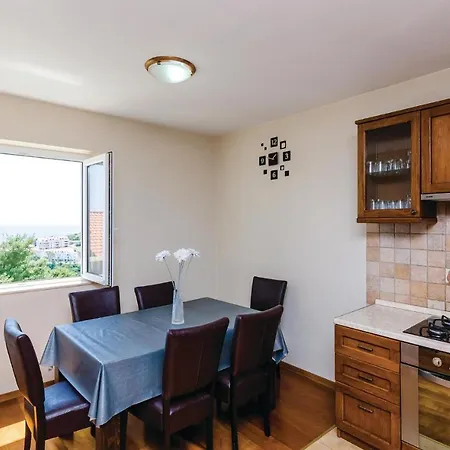 Apartment With Sea View 02